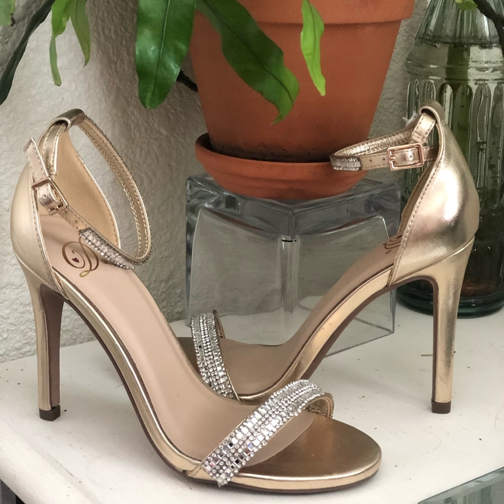 Delicious Fiona-S strap heels